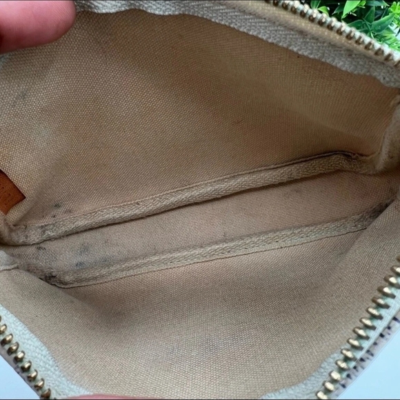 Louis Vuitton Cream and Bleu Clutch with Signature Style - Picture 10 of 15